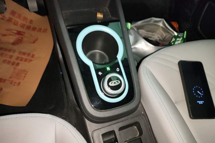 Used Chery QQ Little Ant 2021 200 000-Yuan Ant Fan Edition Talent Version NMC Battery 301 km Gear Lever