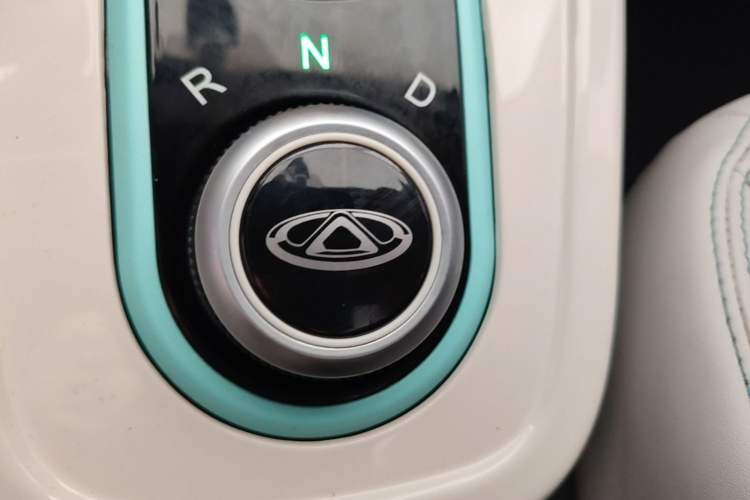 Used Chery QQ Little Ant 2021 200 000 Yuan Ant Fan Edition Energized Version NMC Lithium Battery 408 km Gear Lever