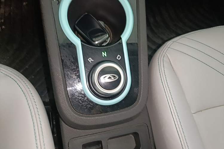 Used Chery QQ Little Ant 2021 200 000-Yuan Ant Fan Edition Talent Version NMC Battery 301 km Gear Lever