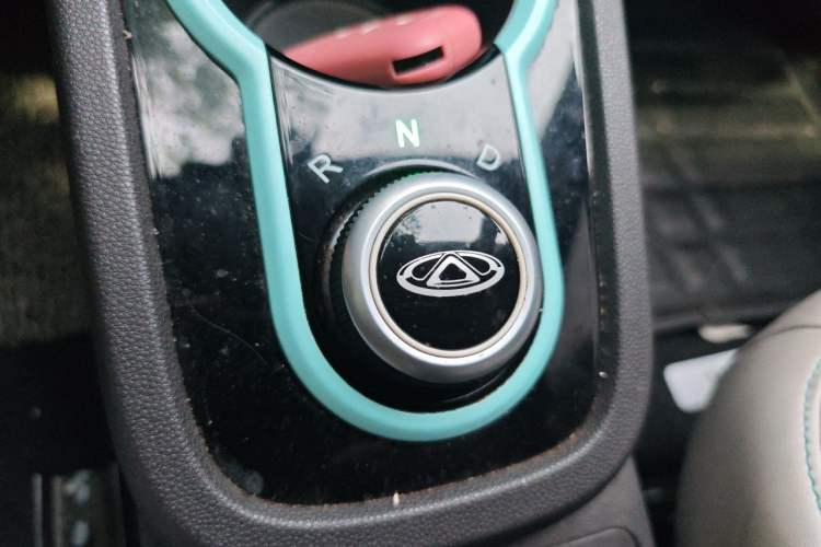 Used Chery QQ Little Ant 2021 200 000-Yuan Ant Fan Edition Talent Version NMC Battery 301 km Gear Lever