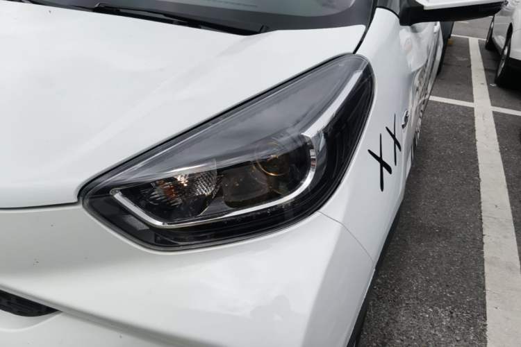 Used Chery QQ Little Ant 2021 200 000 Yuan "Ant Fan" Edition Energized Version NMC Lithium Battery 301 km Left Front Headlight