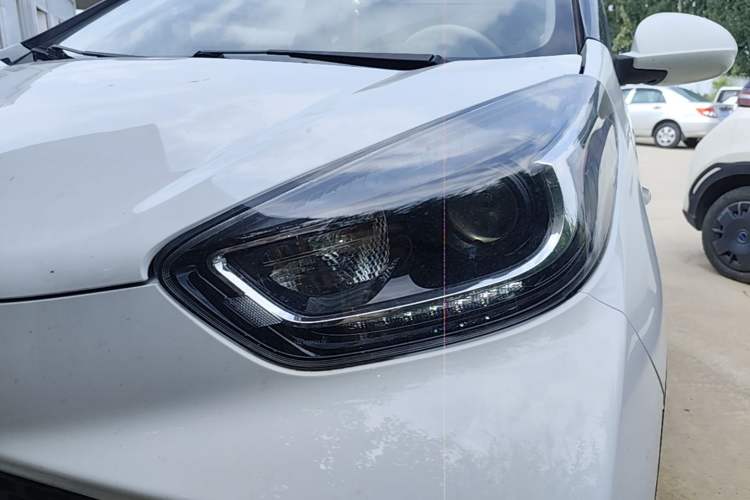 Used Chery QQ Little Ant 2021 200 000-Yuan Ant Fan Edition Talent Version NMC Battery 301 km Left Front Headlight