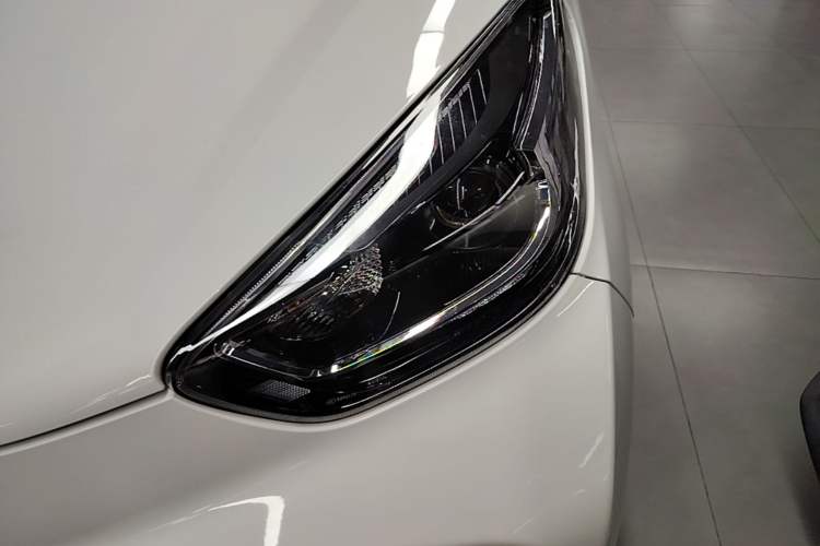 Used Chery QQ Little Ant 2021 150 000 Yuan Ant Fan Edition Ant Stylish Version Lithium-Ion Battery Left Front Headlight