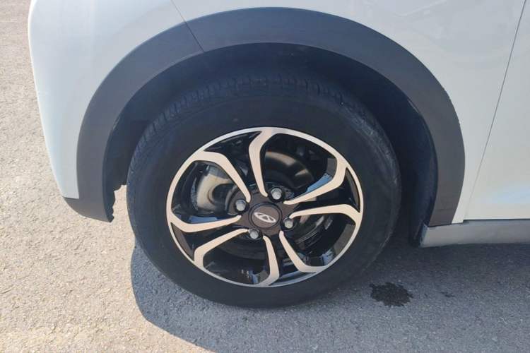 Used Chery QQ Little Ant 2021 200 000-Yuan Ant Fan Edition Talent Version NMC Battery 301 km Left Front Wheel Hub