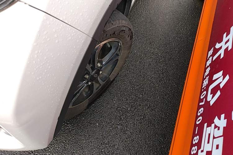 Used Chery QQ Little Ant 2021 200 000-Yuan Ant Fan Edition Talent Version NMC Battery 301 km Left Front Wheel Hub