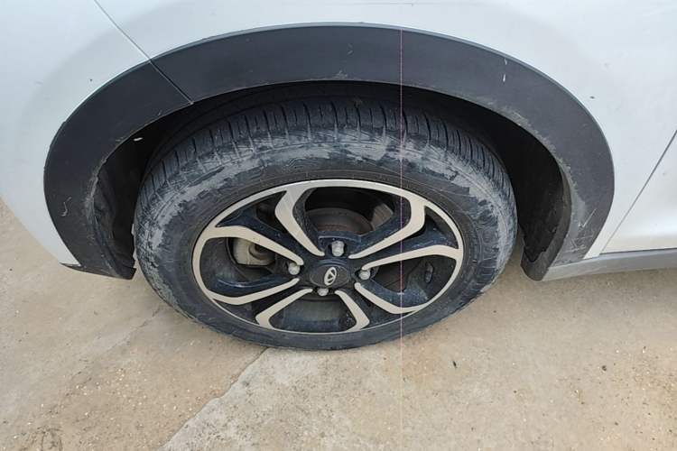 Used Chery QQ Little Ant 2021 200 000-Yuan Ant Fan Edition Talent Version NMC Battery 301 km Left Front Wheel Hub