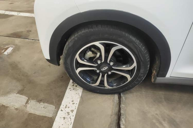 Used Chery QQ Little Ant 2021 200 000-Yuan Ant Fan Edition Talent Version NMC Battery 301 km Left Front Wheel Hub