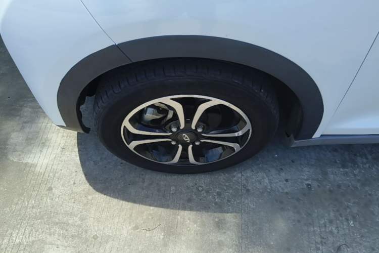 Used Chery QQ Little Ant 2021 150 000 Yuan Ant Fan Edition Ant Stylish Version Lithium Iron Phosphate Left Front Wheel Hub