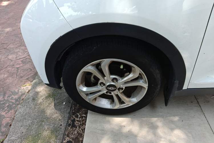 Used Chery QQ Little Ant 2021 200 000-Yuan Ant Fan Edition Energetic Version NMC Lithium Battery 301 km Left Front Wheel Hub