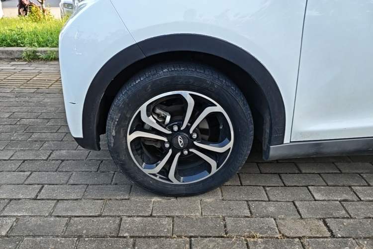 Used Chery QQ Little Ant 2021 200 000-Yuan Ant Fan Edition Talent Version NMC Battery 301 km Left Front Wheel Hub
