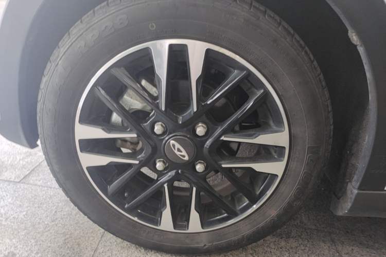 Used Chery QQ Little Ant 2021 200 000-Yuan Ant Fan Edition Oxygen Version Lithium Iron Phosphate 301 km Left Front Wheel Hub