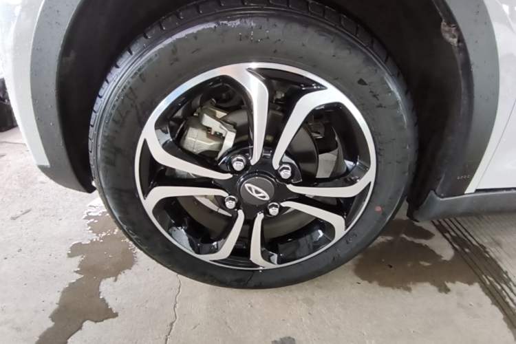 Used Chery QQ Little Ant 2021 200 000-Yuan Ant Fan Edition Talent Version Lithium Iron Phosphate 301 km Left Front Wheel Hub