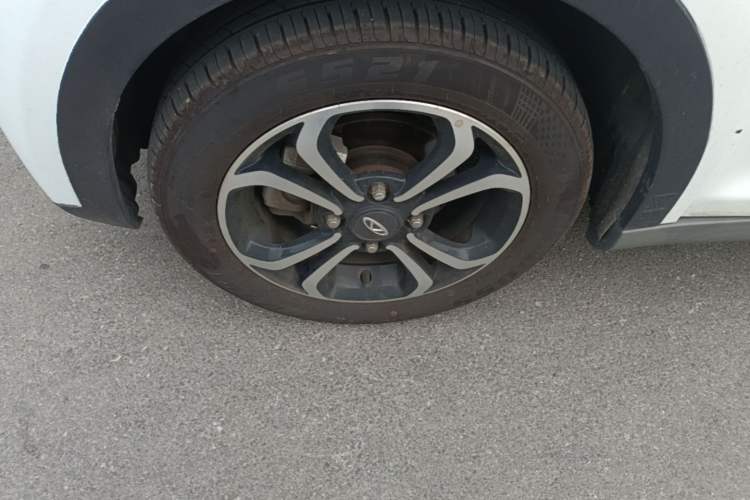 Used Chery QQ Little Ant 2021 200 000-Yuan Ant Fan Edition Talent Version NMC Battery 301 km Left Front Wheel Hub