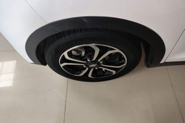 Used Chery QQ Little Ant 2021 200 000-Yuan Ant Fan Edition Talent Version NMC Battery 301 km Left Front Wheel Hub