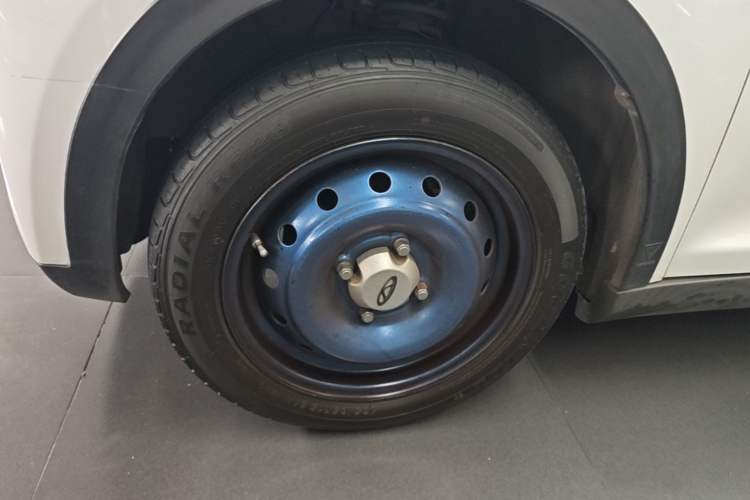 Used Chery QQ Little Ant 2021 200 000-Yuan Ant Fan Edition Energized Version Lithium Iron Phosphate 301 km Left Front Wheel Hub