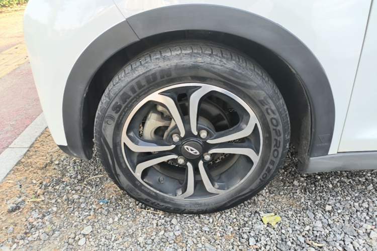 Used Chery QQ Little Ant 2021 200 000-Yuan Ant Fan Edition Talent Version NMC Battery 301 km Left Front Wheel Hub