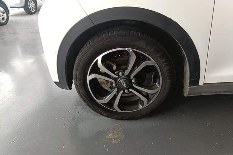Used Chery QQ Little Ant 2021 200 000-Yuan Ant Fan Edition Talent Version NMC Battery 301 km Left Front Wheel Hub