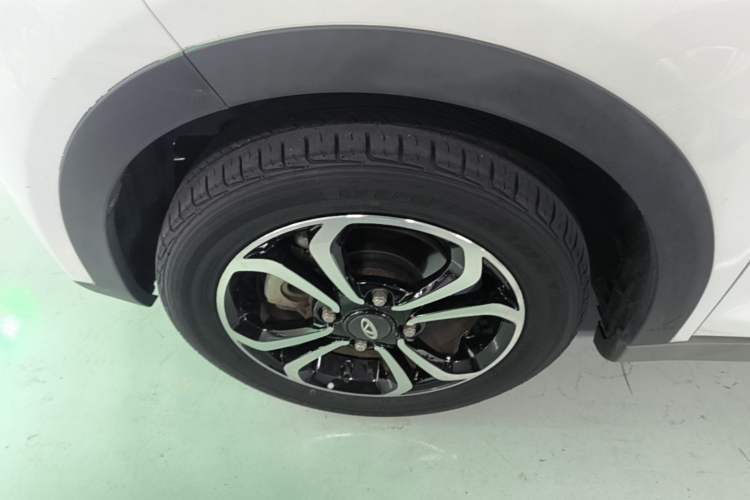 Used Chery QQ Little Ant 2021 150 000 Yuan "Ant Fan" Edition New Ant Cool Version Lithium-Ion Battery Left Front Wheel Hub