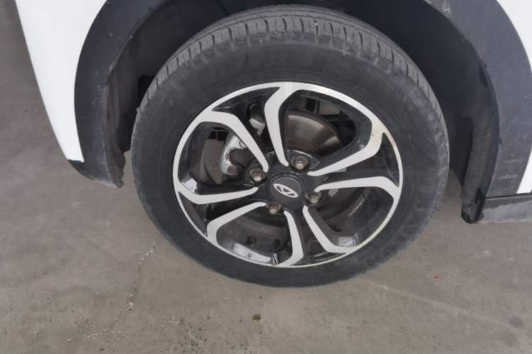 Used Chery QQ Little Ant 2021 150 000 Yuan Ant Fan Edition Ant Trend Version Lithium-Ion Battery Left Front Wheel Hub