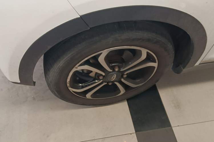 Used Chery QQ Little Ant 2021 150 000 Yuan Ant Fan Edition Ant Trend Version Lithium-Ion Battery Left Front Wheel Hub