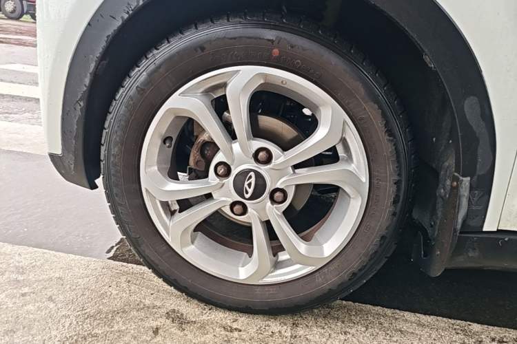 Used Chery QQ Little Ant 2021 200 000-Yuan Ant Fan Edition Energetic Version NMC Lithium Battery 301 km Left Front Wheel Hub