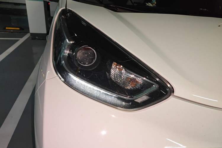 Used Chery QQ Little Ant 2021 150 000 Yuan Ant Fan Edition New Ant Cool Version Lithium Iron Phosphate Right Front Headlight