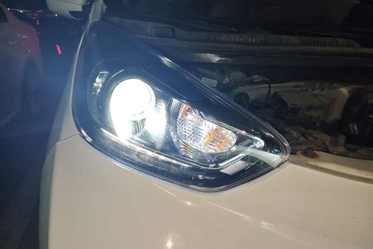 Used Chery QQ Little Ant 2021 200 000-Yuan Ant Fan Edition Oxygen Version Lithium-Ion Battery 301 km Right Front Headlight