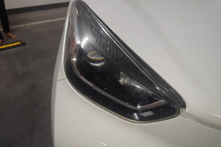 Used Chery QQ Little Ant 2021 150 000 Yuan "Ant Fan" Edition New Ant Cool Version Lithium-Ion Battery Right Front Headlight