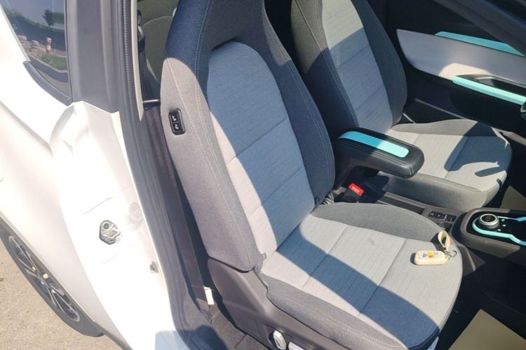Used Chery QQ Little Ant 2021 200 000-Yuan Ant Fan Edition Talent Version NMC Battery 301 km Right Front Seat