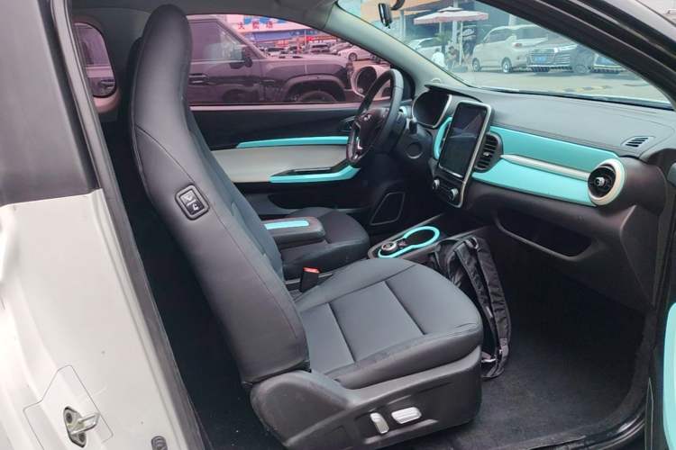 Used Chery QQ Little Ant 2021 200 000-Yuan Ant Fan Edition Talent Version NMC Battery 301 km Right Front Seat