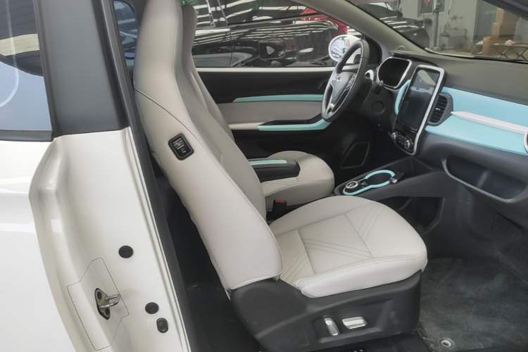 Used Chery QQ Little Ant 2021 200 000-Yuan Ant Fan Edition Talent Version NMC Battery 301 km Right Front Seat