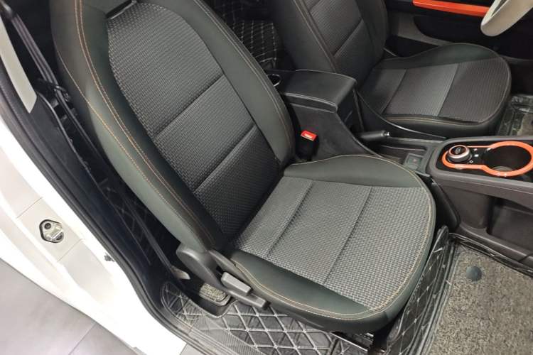 Used Chery QQ Little Ant 2021 200 000-Yuan Ant Fan Edition Energized Version Lithium Iron Phosphate 301 km Right Front Seat