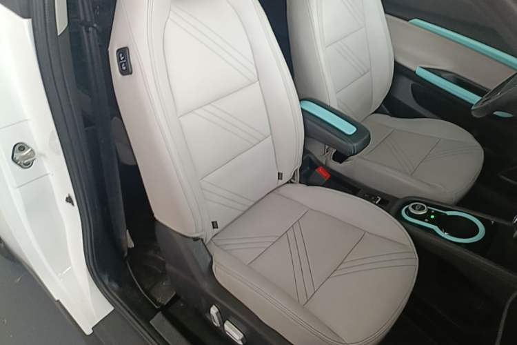 Used Chery QQ Little Ant 2021 200 000-Yuan Ant Fan Edition Talent Version NMC Battery 301 km Right Front Seat