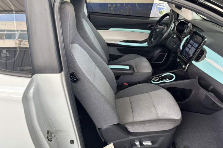 Used Chery QQ Little Ant 2021 150 000 Yuan "Ant Fan" Edition New Ant Cool Version Lithium-Ion Battery Right Front Seat