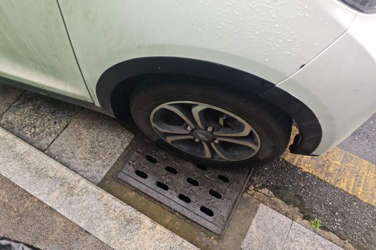 Used Chery QQ Little Ant 2021 200 000 Yuan "Ant Fan" Edition Energized Version NMC Lithium Battery 301 km Right Front Wheel Hub