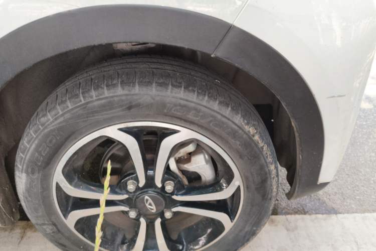 Used Chery QQ Little Ant 2021 150 000 Yuan Ant Fan Edition Ant Stylish Version Lithium-Ion Battery Right Front Wheel Hub