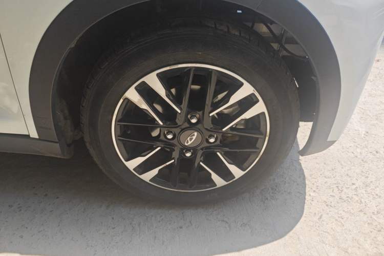 Used Chery QQ Little Ant 2021 200 000-Yuan Ant Fan Edition Oxygen Version Lithium Iron Phosphate 301 km Right Front Wheel Hub