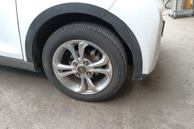 Used Chery QQ Little Ant 2021 200 000-Yuan Ant Fan Edition Energized Version Lithium Iron Phosphate 301 km Right Front Wheel Hub
