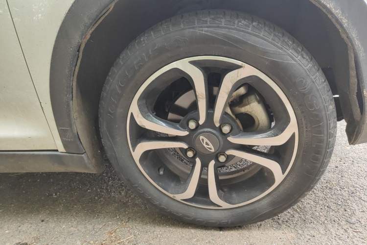 Used Chery QQ Little Ant 2021 200 000-Yuan Ant Fan Edition Talent Version NMC Battery 301 km Right Front Wheel Hub