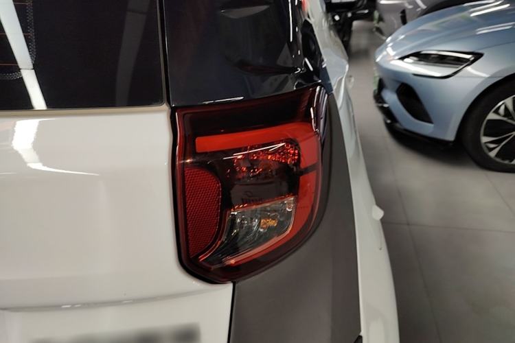 Used Chery QQ Little Ant 2021 150 000 Yuan Ant Fan Edition Ant Stylish Version Lithium-Ion Battery Right Rear Taillight