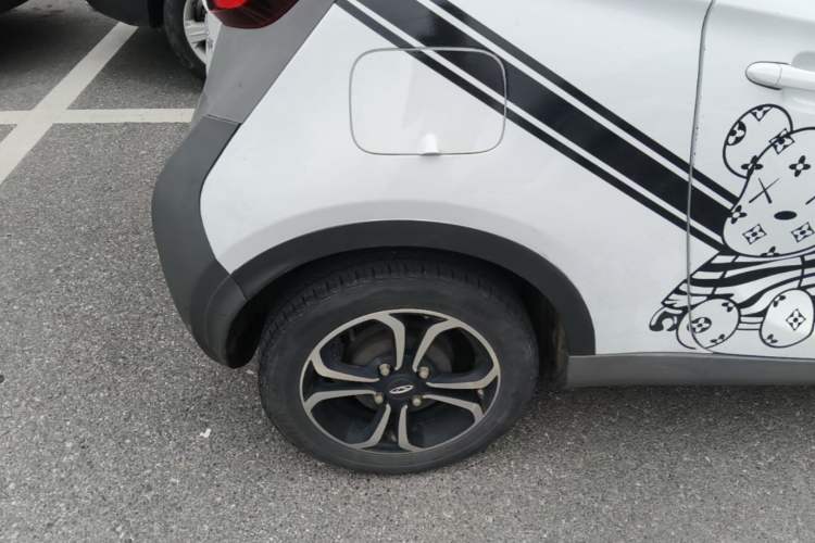 Used Chery QQ Little Ant 2021 200 000 Yuan "Ant Fan" Edition Energized Version NMC Lithium Battery 301 km Right Rear Wheel Hub