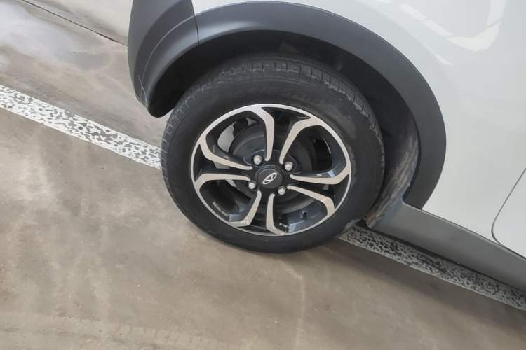 Used Chery QQ Little Ant 2021 200 000-Yuan Ant Fan Edition Talent Version NMC Battery 301 km Right Rear Wheel Hub