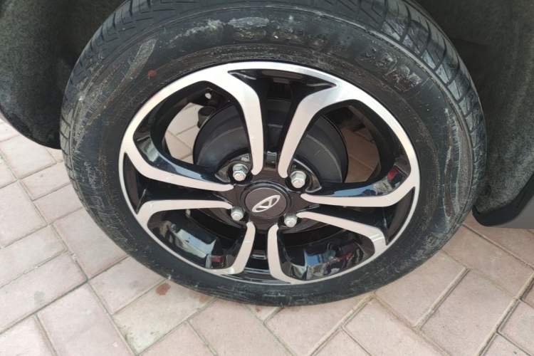 Used Chery QQ Little Ant 2021 200 000-Yuan Ant Fan Edition Oxygen Version Lithium Iron Phosphate 301 km Right Rear Wheel Hub