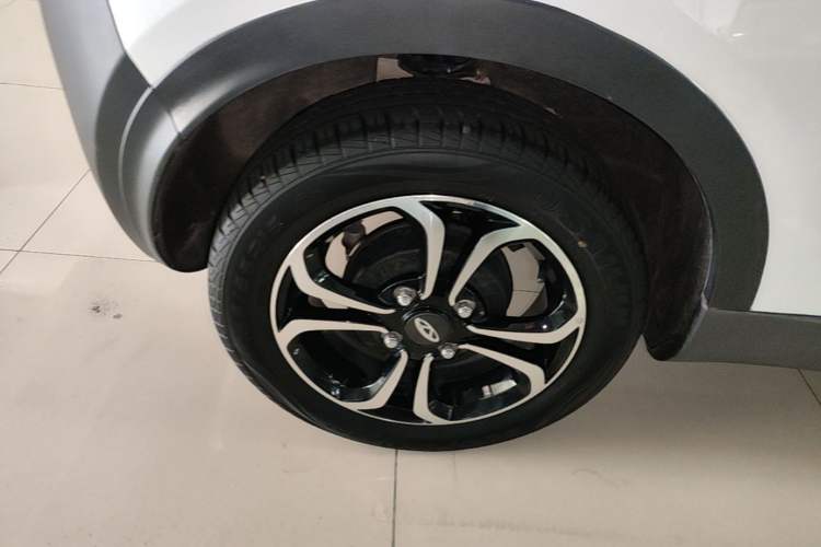 Used Chery QQ Little Ant 2021 200 000-Yuan Ant Fan Edition Talent Version NMC Battery 301 km Right Rear Wheel Hub