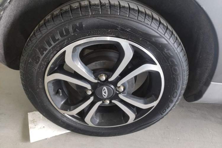 Used Chery QQ Little Ant 2021 200 000 Yuan Ant Fan Edition Energized Version NMC Lithium Battery 408 km Right Rear Wheel Hub