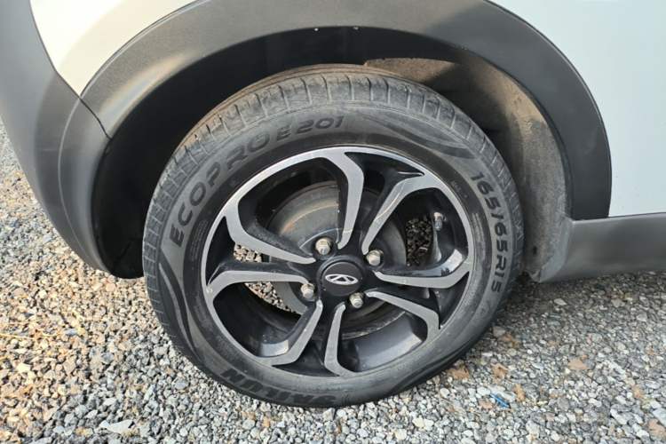 Used Chery QQ Little Ant 2021 200 000-Yuan Ant Fan Edition Talent Version NMC Battery 301 km Right Rear Wheel Hub