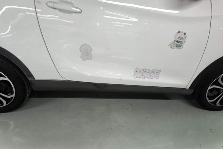 Used Chery QQ Little Ant 2021 150 000 Yuan "Ant Fan" Edition New Ant Cool Version Lithium-Ion Battery Right Side Sill