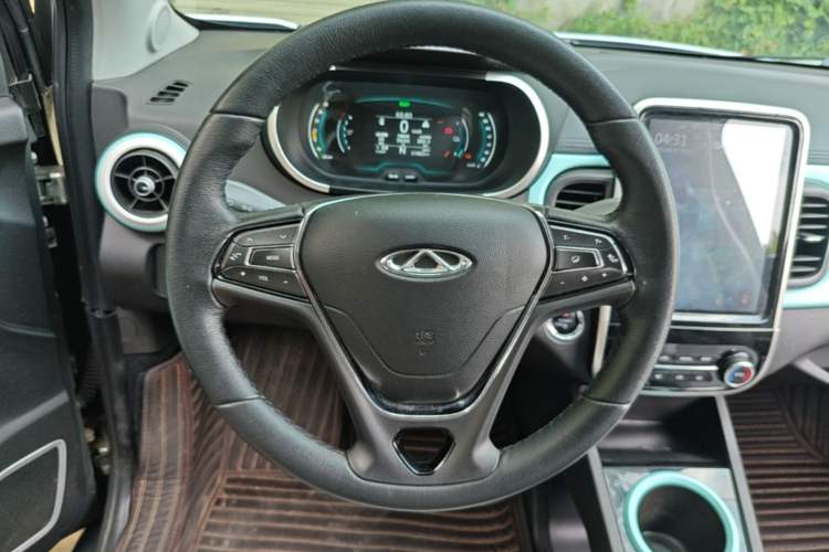 Used Chery QQ Little Ant 2021 200 000-Yuan Ant Fan Edition Talent Version NMC Battery 301 km Steering Wheel