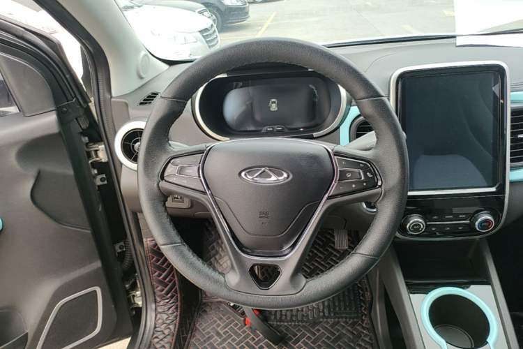Used Chery QQ Little Ant 2021 150 000 Yuan Ant Fan Edition Ant Stylish Version Lithium-Ion Battery Steering Wheel