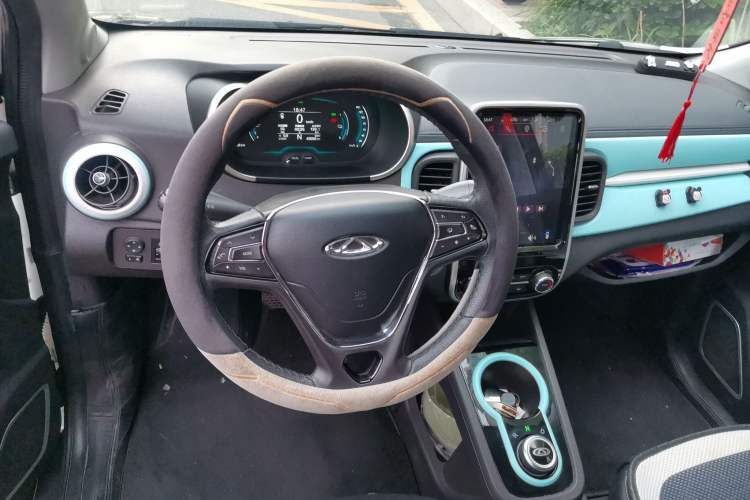 Used Chery QQ Little Ant 2021 150 000 Yuan "Ant Fan" Edition New Ant Cool Version Lithium-Ion Battery Steering Wheel